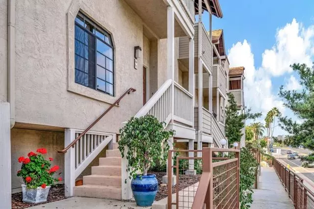 MLS: PTP2406387 Condo For Sale