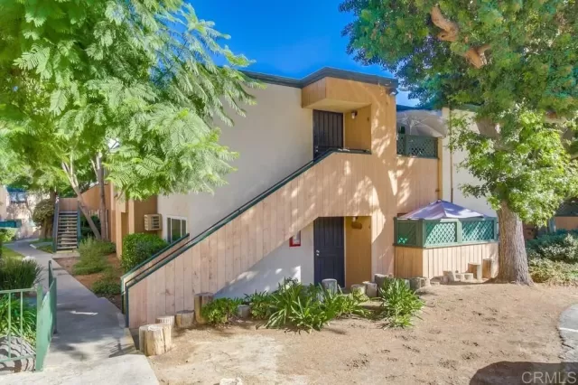 MLS: PTP2406513 Condo For Sale