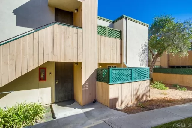 MLS: PTP2406514 Condo For Sale