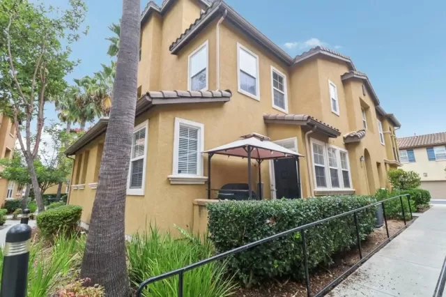 MLS: PTP2406695 Condo For Sale