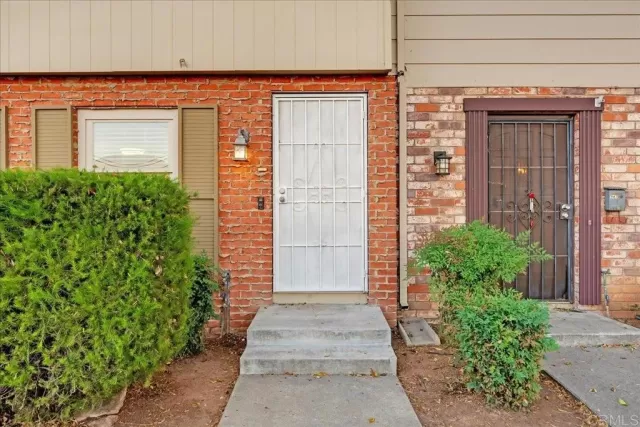 MLS: PTP2407185 Condo For Sale