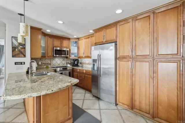 MLS: PTP2407273 Condo For Sale