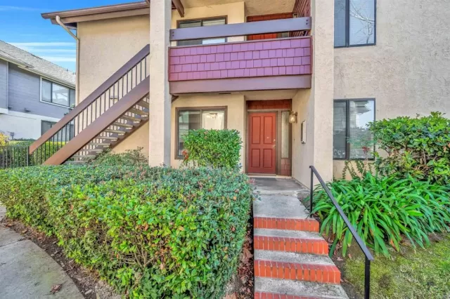 MLS: PTP2407630 Condo For Sale