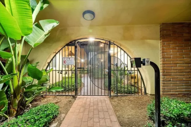 MLS: PTP2407660 Condo For Sale