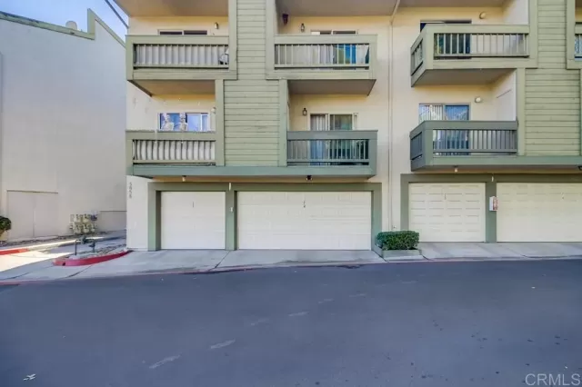 MLS: PTP2407762 Condo For Sale