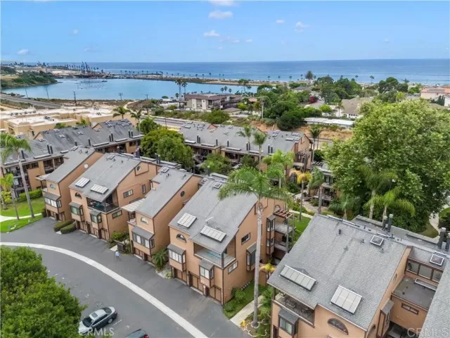 MLS: PTP2501679 Condo For Sale