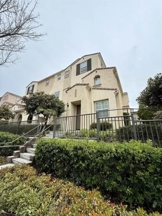 MLS: PTP2501928 Condo For Sale