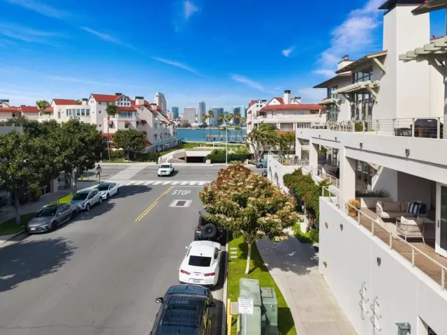 MLS: PTP2502459 Condo For Sale