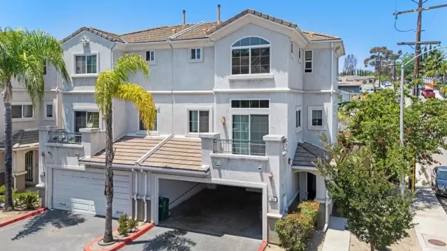 MLS: PTP2504355 Condo For Sale