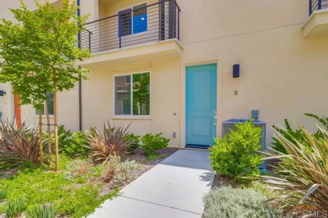 MLS: PTP2504427 Condo For Sale