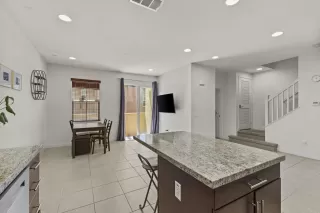 Photo #4: PTP2504478 Listing