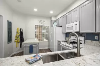 Photo #4: PTP2504481 Listing