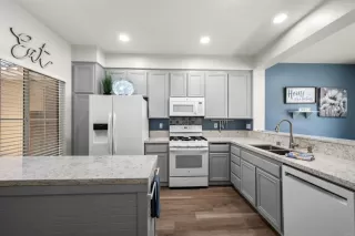 Photo #5: PTP2504481 Listing