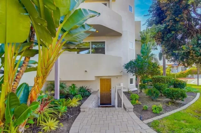 MLS: PTP2504559 Condo For Sale