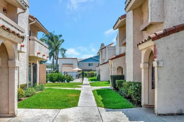 MLS: PTP2504746 Condo For Sale