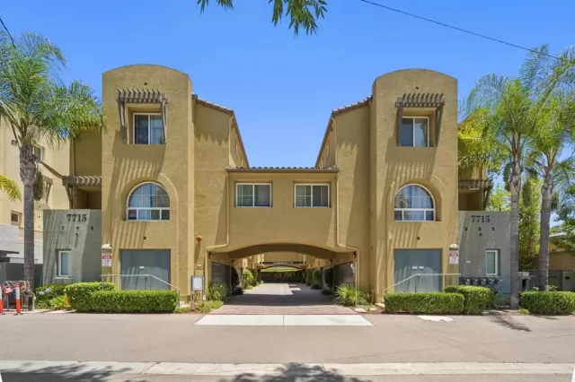 MLS: PTP2504945 Condo For Sale