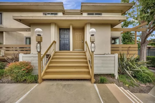 MLS: PTP2505359 Condo For Sale