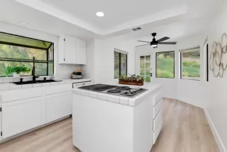 Photo #4: PTP2505445 Listing