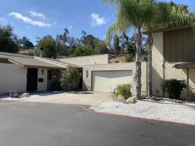 MLS: PTP2505570 Condo For Sale