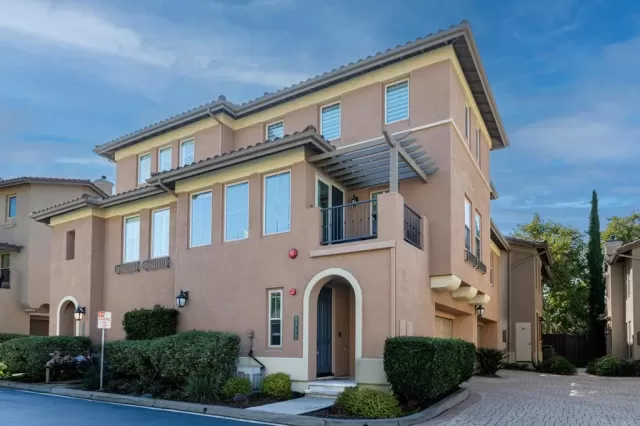 MLS: PTP2506018 Condo For Sale