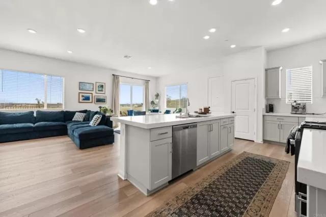 MLS: PTP2507373 Condo For Sale