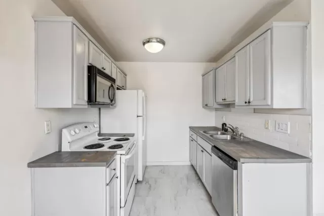 MLS: PTP2507436 Condo For Sale