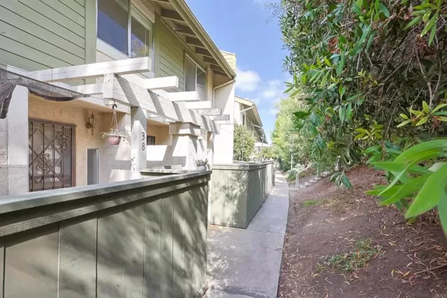 MLS: PTP2507653 Condo For Sale