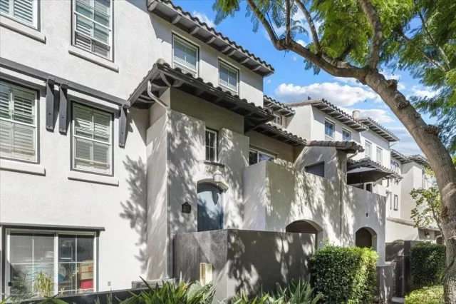 MLS: PTP2508073 Condo For Sale