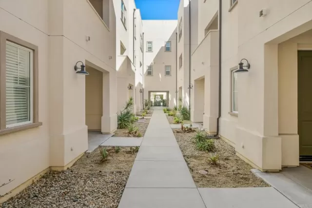 MLS: PTP2508506 Condo For Sale