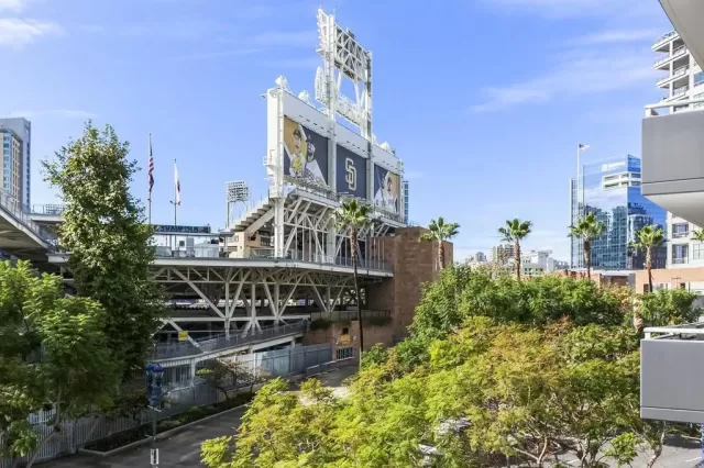 MLS: PTP2508751 Condo For Sale