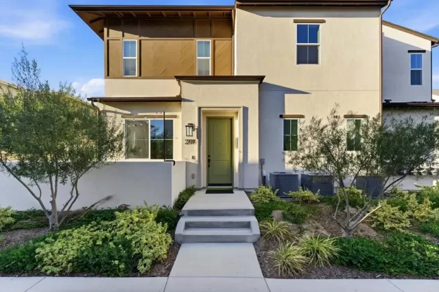 MLS: PTP2508792 Condo For Sale