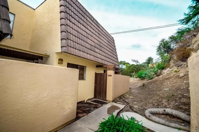 MLS: PTP2508830 Condo For Sale