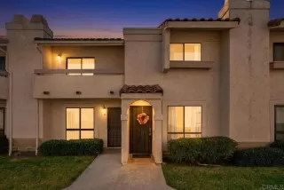 Browse active condo listings in MAPLEVIEW TOWNHOMES