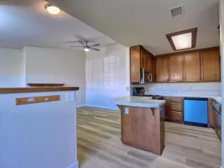 Photo #5: PTP2509062 Listing