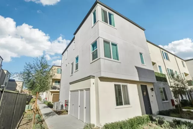 MLS: PTP2509206 Condo For Sale