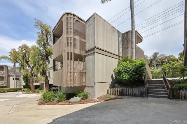 MLS: PTP2600012 Condo For Sale