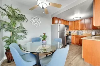 Browse active condo listings in PALISADES