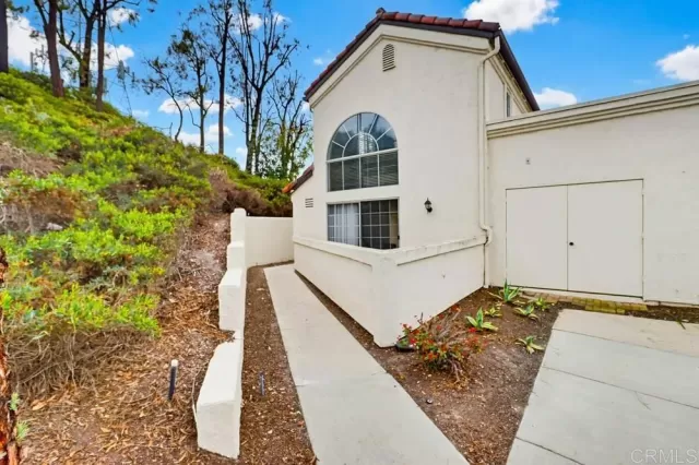 MLS: PTP2601316 Condo For Sale