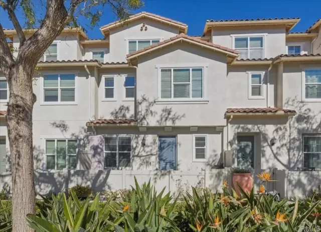 MLS: PTP2601513 Condo For Sale