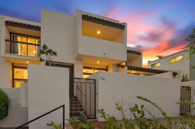 MLS: PTP2602403 Condo For Sale