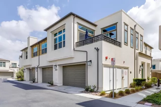 MLS: PTP2602629 Condo For Sale