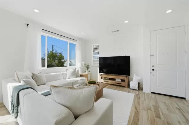 MLS: PTP2603730 Condo For Sale