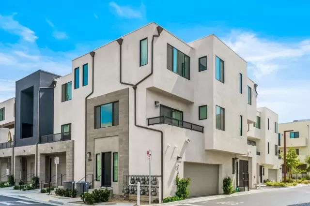 MLS: PTP2603853 Condo For Sale