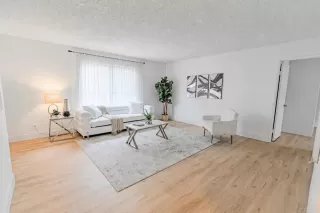 Browse active condo listings in SOUTH SHORES