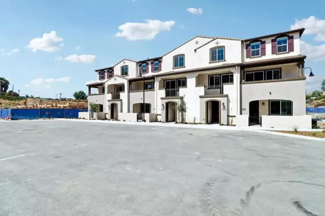 MLS: PTP2604519 Condo For Sale
