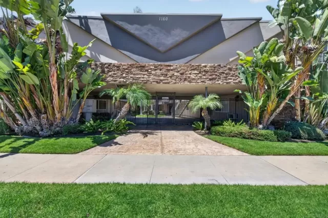 MLS: PTP2604574 Condo For Sale