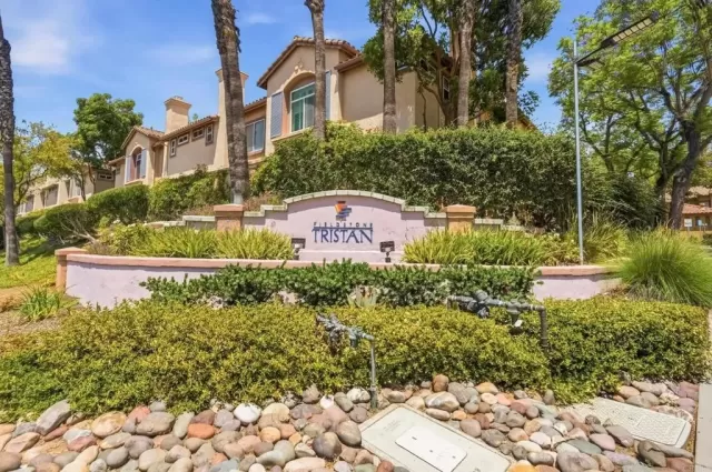 MLS: PTP2604676 Condo For Sale