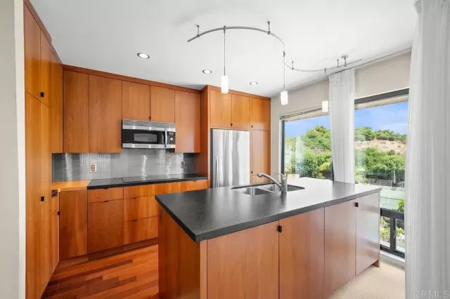 MLS: PTP2604683 Condo For Sale