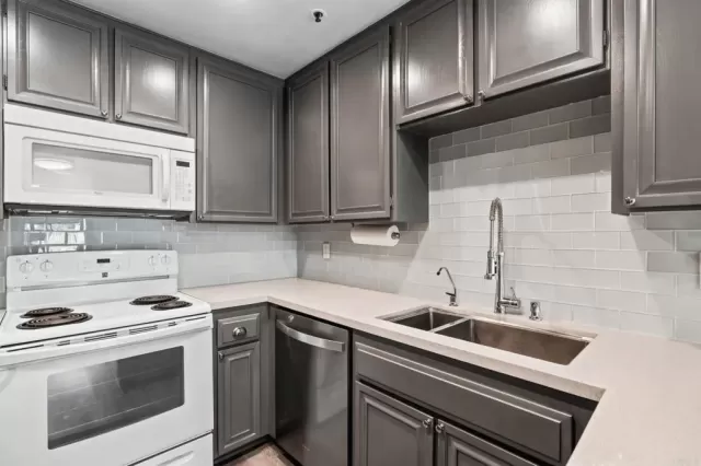 MLS: PTP2604706 Condo For Sale