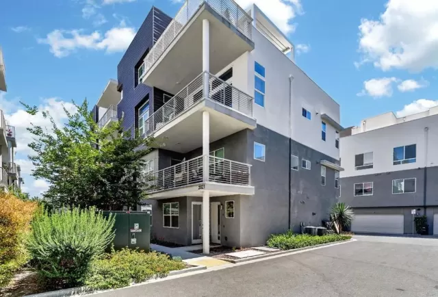 MLS: PTP2604958 Condo For Sale